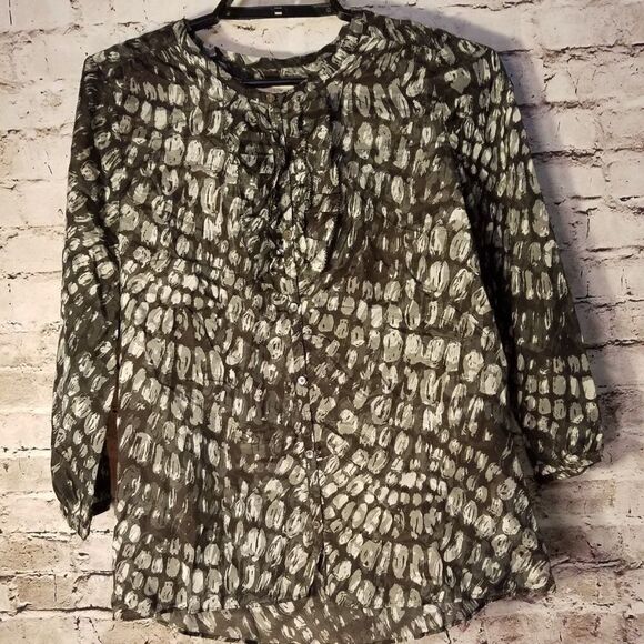 J. Crew Tops - J. Crew Shirt Size 4 Black Button Silk blend
